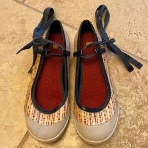 BC Footwear Lace Up Flats